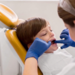 стоит ли следить за гигиеной молочных зубов у детишек?